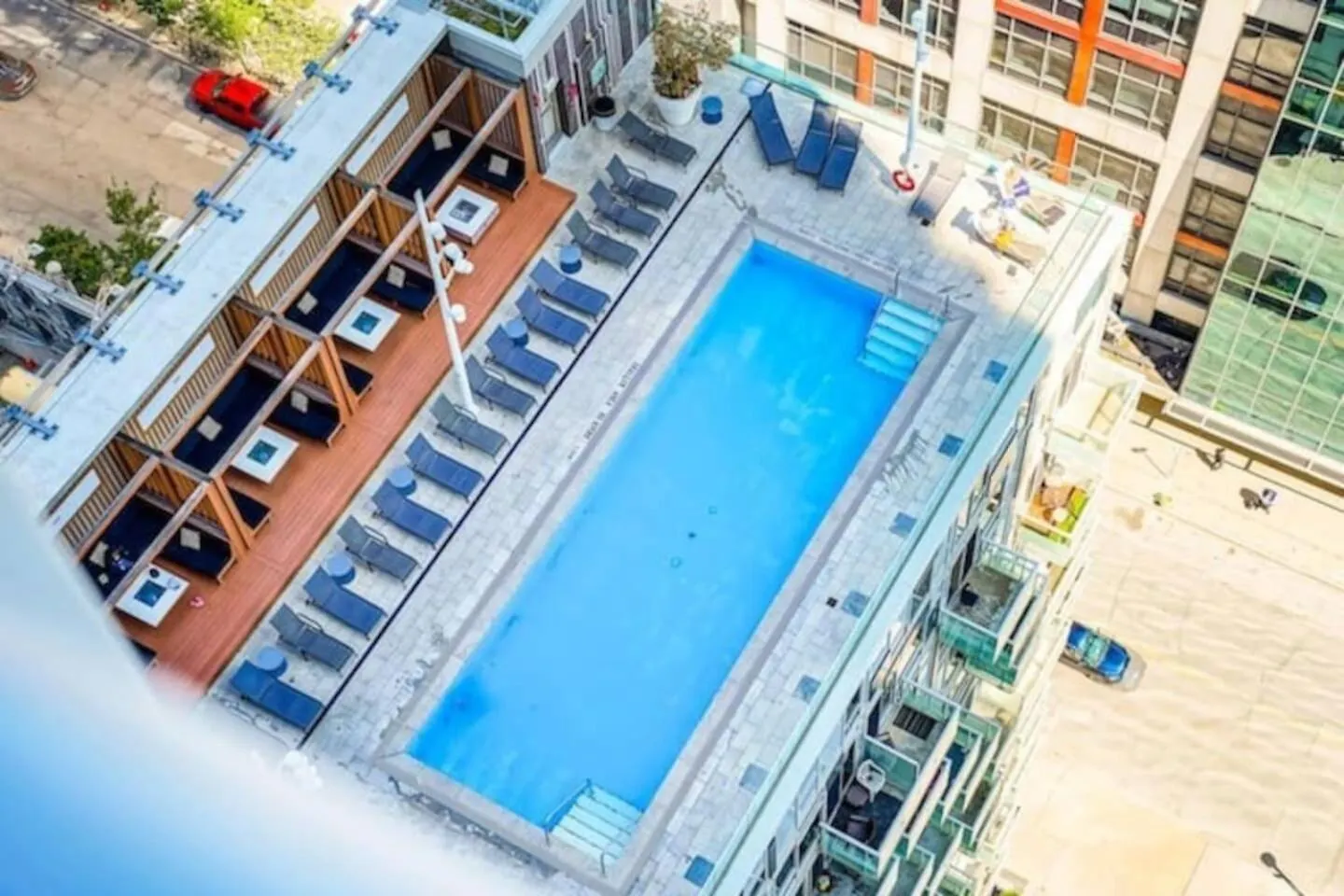 3-Bedroom Apartment In The Heart Of Downtown Toronto Walk To Shops And Attractions