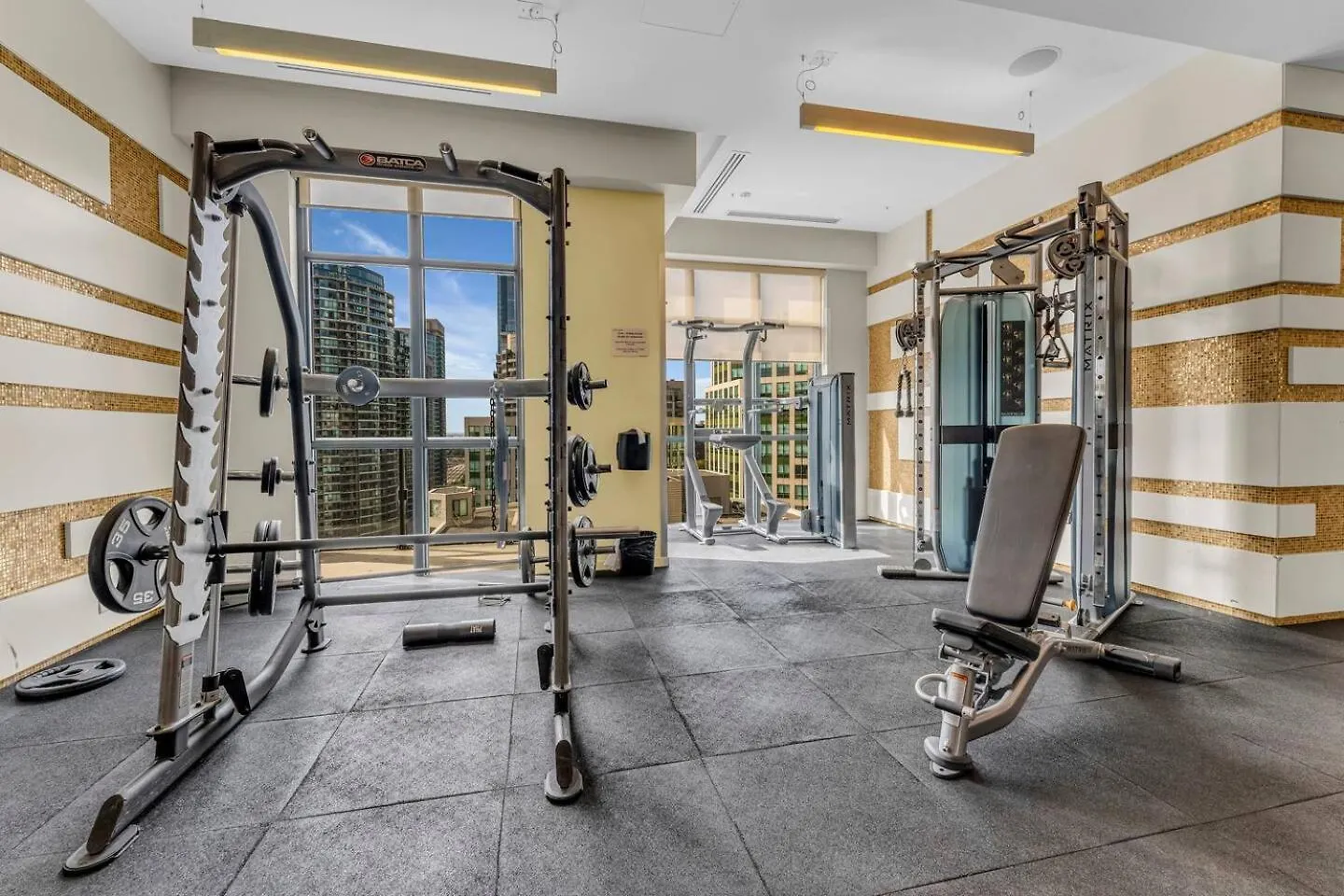3-Bedroom Apartment In The Heart Of Downtown Toronto Walk To Shops And Attractions
