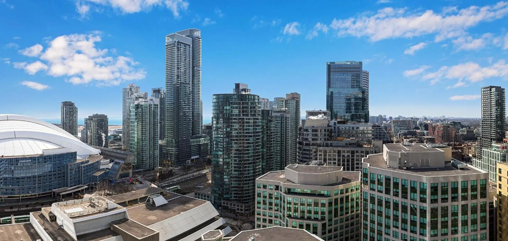 3-Bedroom Apartment In The Heart Of Downtown Toronto Walk To Shops And Attractions Canada