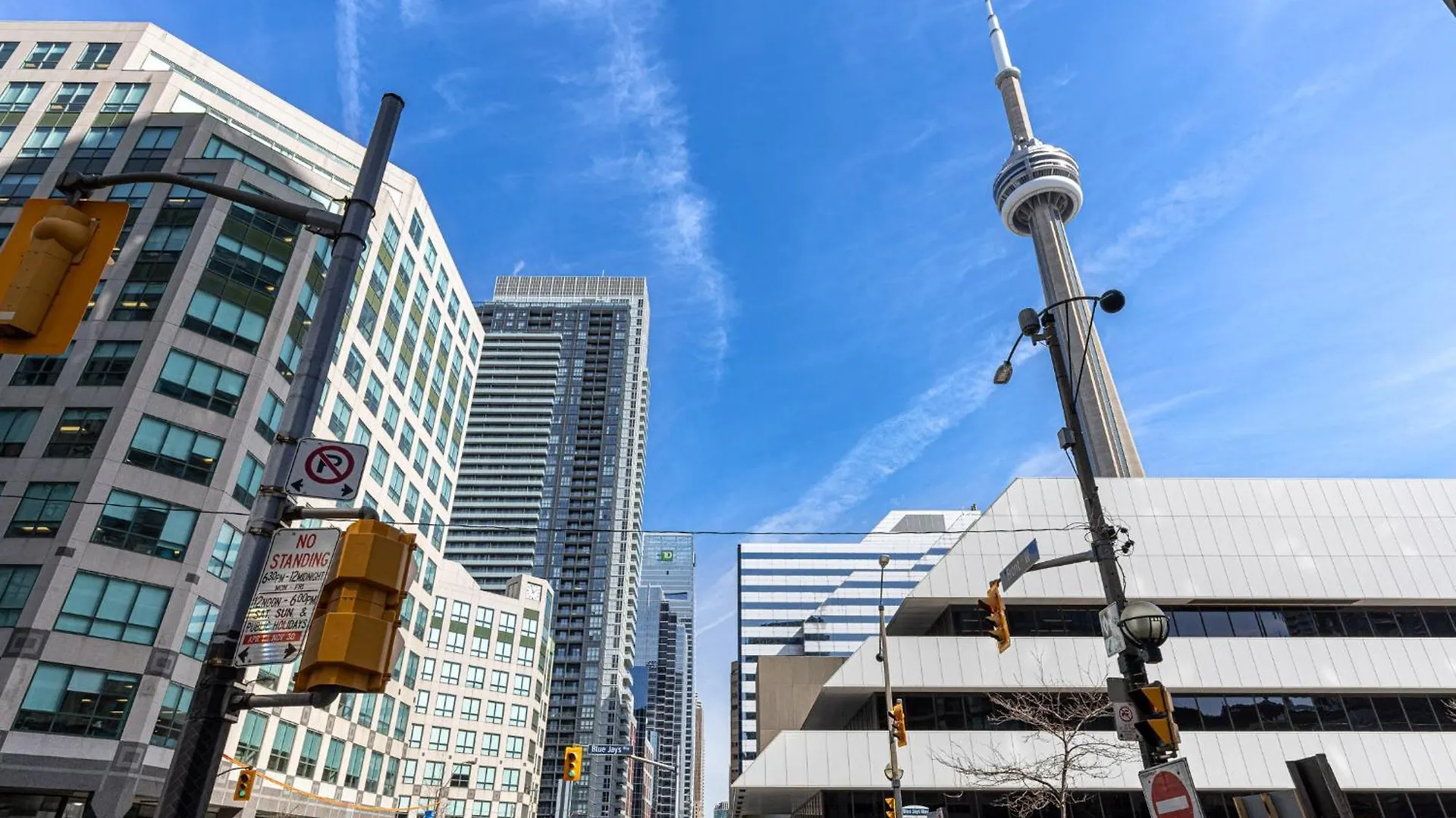 3-Bedroom Apartment In The Heart Of Downtown Toronto Walk To Shops And Attractions Canada