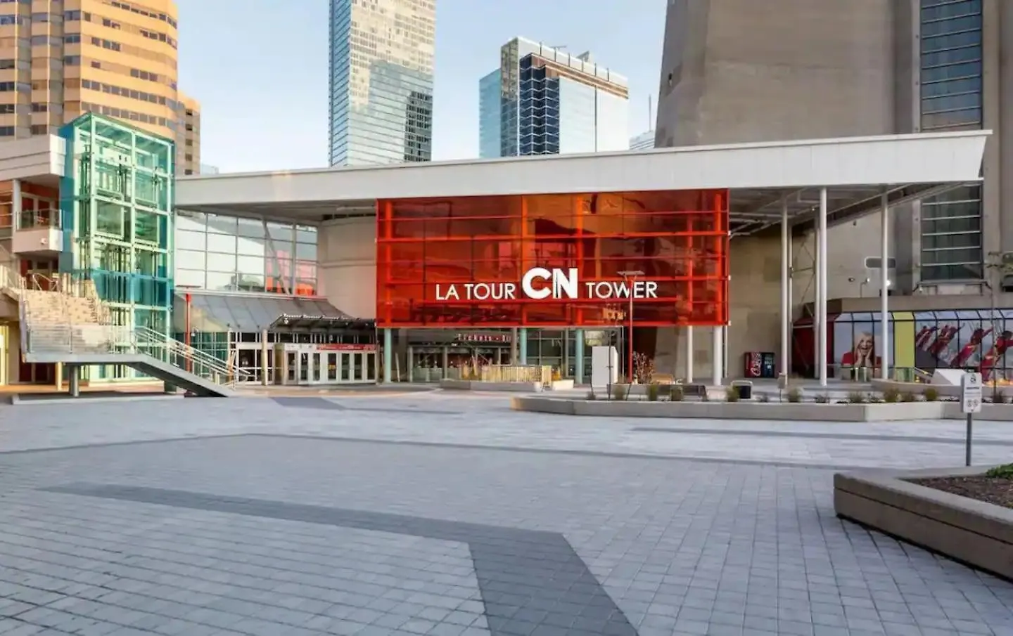3-Bedroom Apartment In The Heart Of Downtown Toronto Walk To Shops And Attractions