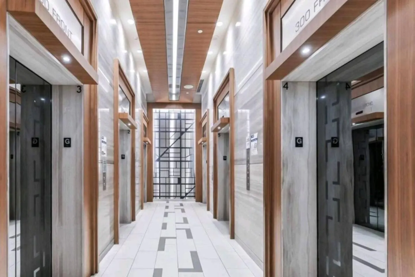 3-Bedroom Apartment In The Heart Of Downtown Toronto Walk To Shops And Attractions