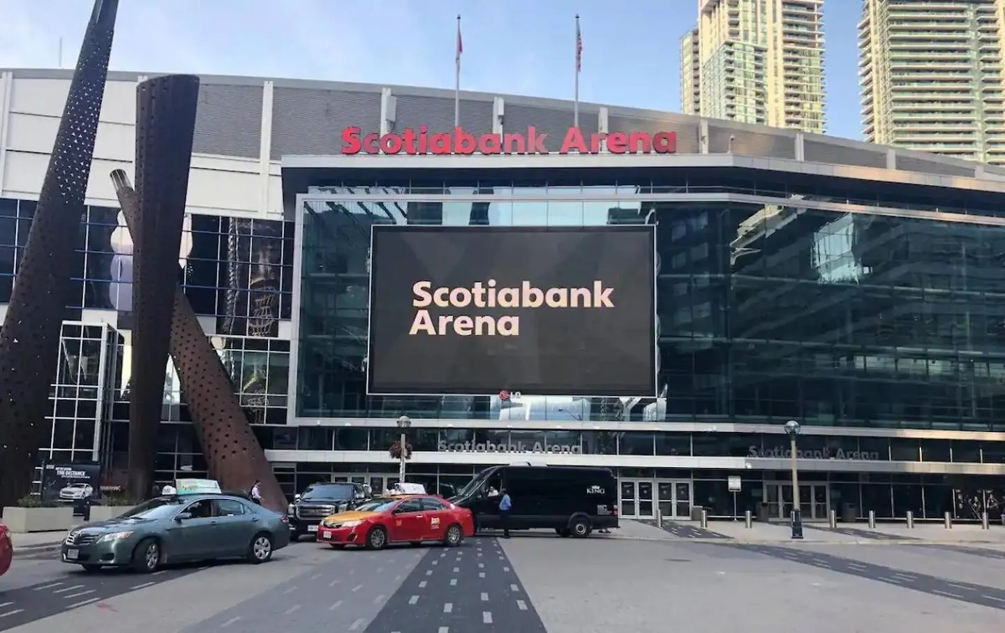 3-Bedroom Apartment In The Heart Of Downtown Toronto Walk To Shops And Attractions
