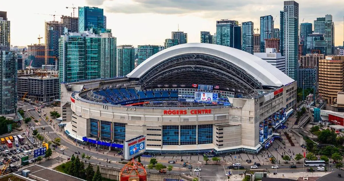 3-Bedroom Apartment In The Heart Of Downtown Toronto Walk To Shops And Attractions