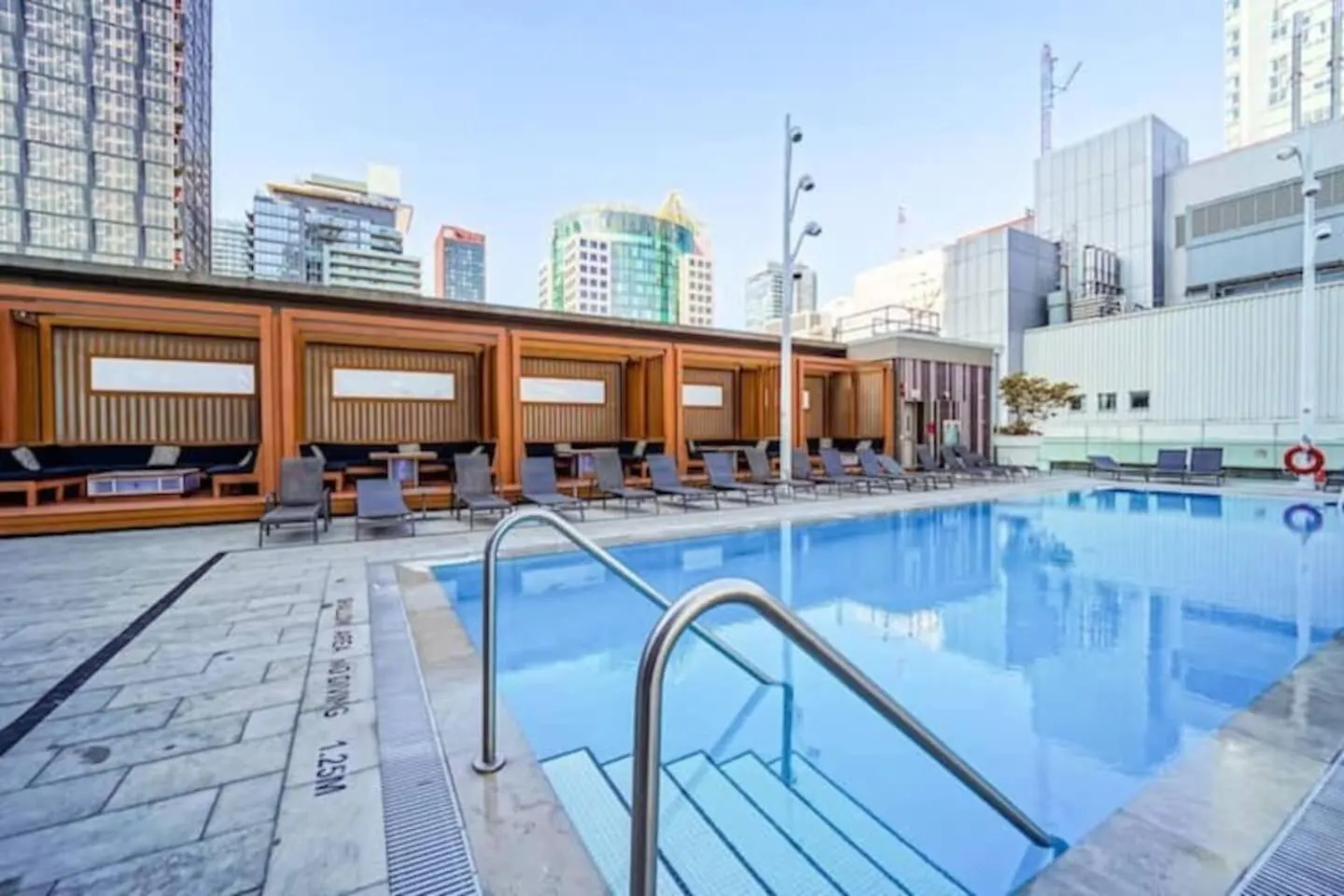 3-Bedroom Apartment In The Heart Of Downtown Toronto Walk To Shops And Attractions Canada